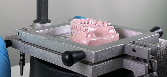 Guía completa de termoconformadoras dentales: Qué son, cómo funcionan y sus usos en odontología