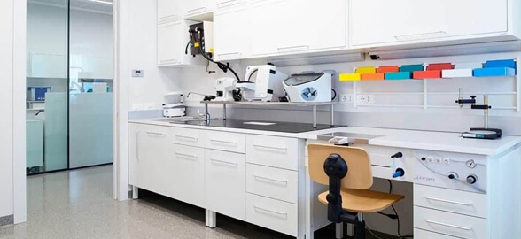 Essential guide: Must-have furniture for your dental laboratory